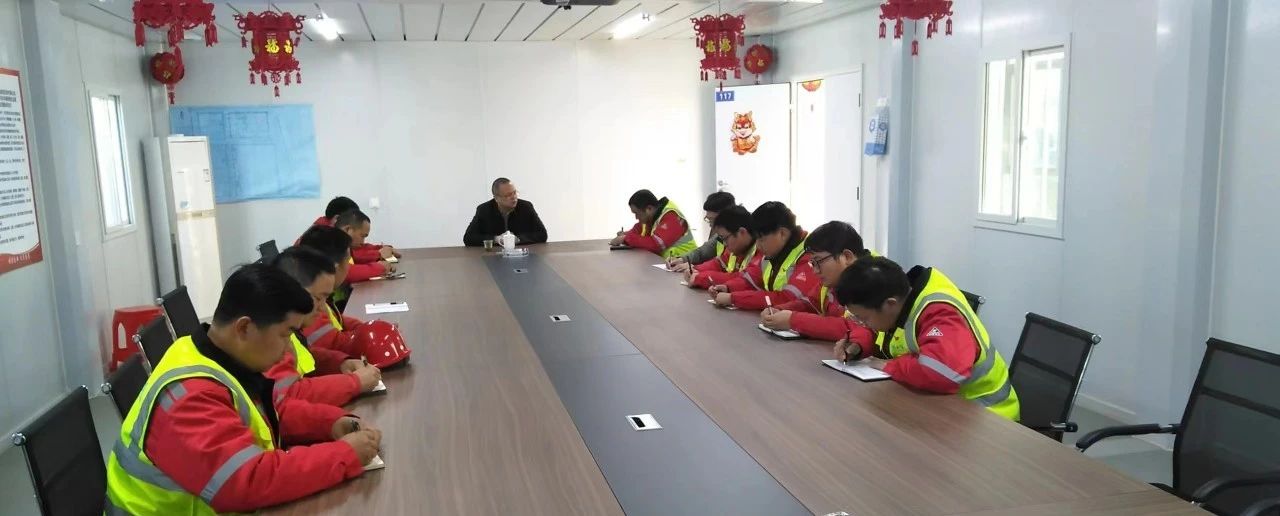 化機公司黨委書記、董事長、總經(jīng)理楊中澤到肥業(yè)搬遷項目部現(xiàn)場辦公